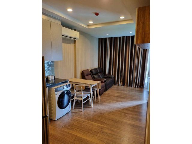 the unique เอกมัย-รามอินทรา เช่า ห้องแบบ duplex 2 ชั้น 71 ตรม.