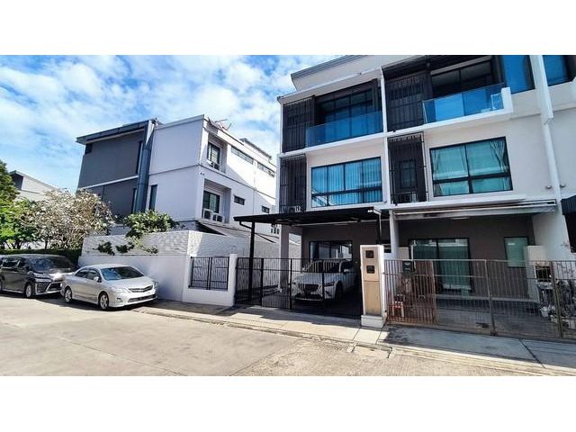 ขายทาวน์โฮม 3 ชั้น เดอะแลนด์มาร์ค เอกมัย-รามอินทรา ใกล้เลียบด่วน