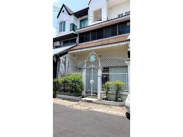 HR2178 ให้เช่าทาวน์โฮม 3 ชั้น ย่านสุทธิสาร ทะลุลาดพร้าว  พื้นที่ใช้สอย 150 ตรม. 4 ห้องนอน 3 ห้องน้ำ ใกล้MRT สุทธิสาร