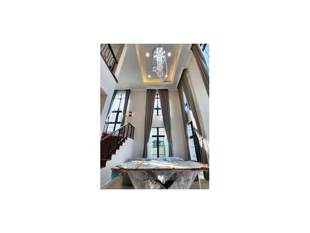 luxury house for rent  ติดห้างซีคอนสแคว์ The pallazo ศรีนครินทร์