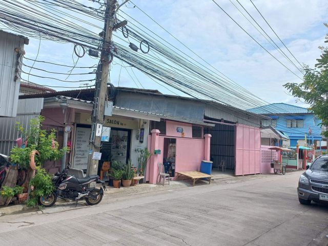 #ให้เช่าโกดังบางกระดี่ บางขุนเทียน ขนาด 100 ตารางวา  พื้นที่ใช้สอย 380 ตรม. ด้านหน้าติดถนนซอยกว้าง