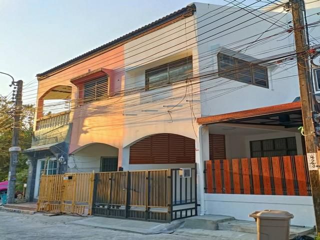 ขายทาวน์เฮ้าส์ 2 ชั้น หมู่บ้านยลประภา ย่านลาดพร้าว 101