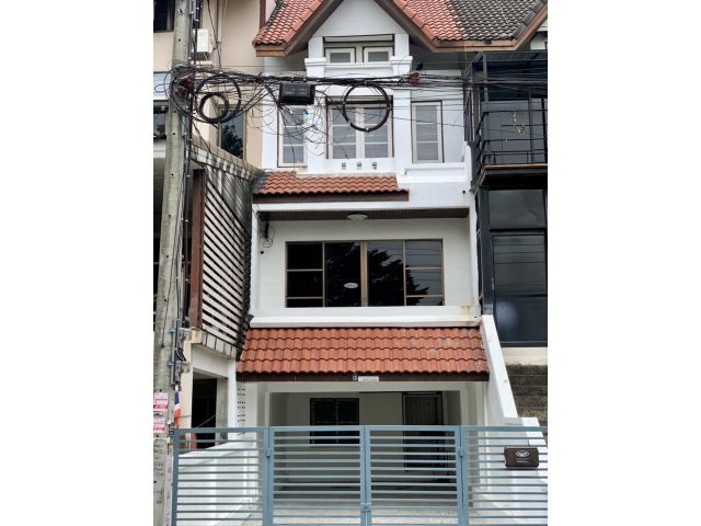 RTH01ให้เช่าทาวน์เฮ้าส์4 ชั้น สุคนธสวัสดิ์ 4 ลาดพร้าว 71