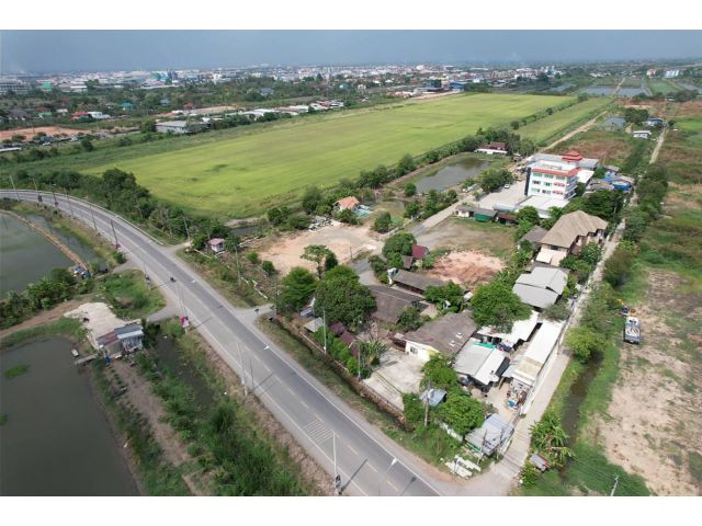 ขายที่ดินคุ้มเกล้า ลาดกระบัง 1 ไร่ ติดถนนสี่เลน ใกล้สนามบินสุวรรณภูมิ - 10.7 กม. ใกล้ถ.ฉลองกรุง - 2.7 กม. (เจ้าของขายเอง