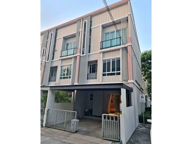 ขายทาวน์โฮม 3 ชั้น หมู่บ้าน พาทิโอ พัฒนาการ 38 PATIO Pattanakarn