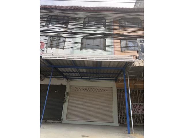 ให้เช่าอาคารพาณิชย์  ตรงข้ามทางเข้ารพ.สมเด็จ ณ ศรีราชา 3ชั้นครึ่ง
