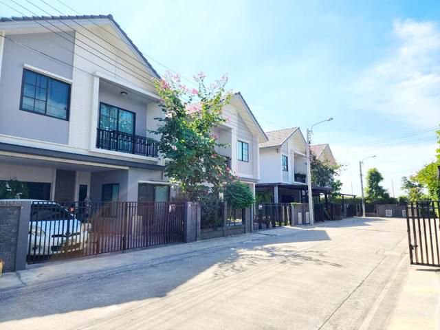 บริทาเนีย เมกะทาวน์ บางนา ให้เช่าบ้านหรู Jas Urban ถ.บัวนครินทร์