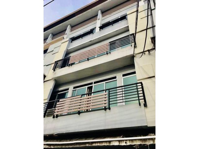 ให้เช่าโฮมออฟฟิศ4ชั้นย่านลาดพร้าวใกล้เลียบด่วน BTSลาดพร้าว83