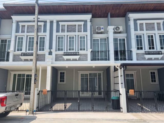 ทาวน์โฮมให้เช่า ใกล้รวมโชค พื้นที่ใช้สอย 117 ตร.ม. 4 ห้องนอน 3 ห้องน้ำ