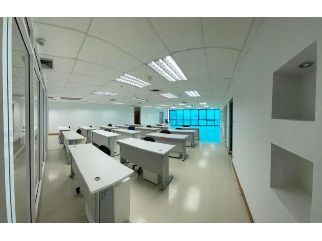 Office ให้เช่า พร้อมอุปกรณ์ออฟฟิศเฟอร์นิเจอร์  พื้นที่ 300 ตร.ม ร