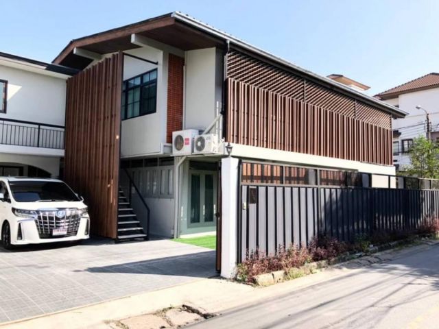 บ้านเดี่ยวใหม่เอี่ยม 2 ชั้นเนื้อที่ 100 วา 6นอน7น้ำเฟอร์ลาดพร้าว