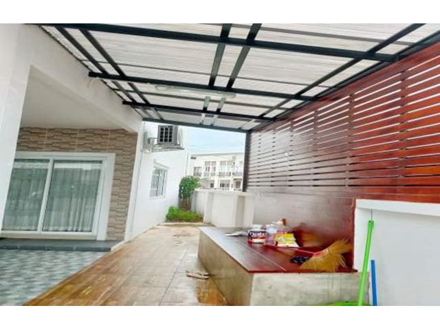 เลี่ยงหนอม.บูรพา ชลบุรี ทาวน์โฮมหลังมุม  ใหม่ บางแสน 3นอน 3แอร์