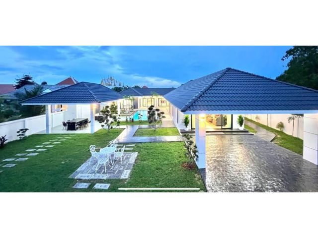 MODERN LUXURY POOL VILLA 320ตรว. 25ล้าน ต.หนองปรือ อ.บางละมุง จ.ชลบุรี - ฟังชั่นครบ สระว่ายน้ำและสวนขนาดใหญ่ ตอบโจทย์การอยู่อาศัยด้วยดีไซน์