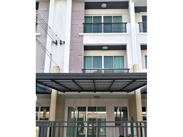 ให้เช่าทาวน์โฮม 3 ชั้น บ้านกลางเมืองเอสเซ้นส์ อ่อนนุช วงแหวน