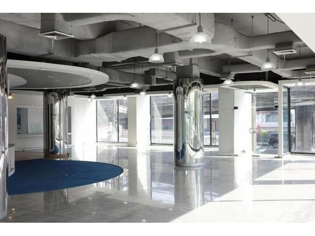 ให้เช่าพื้นที่256ตรม.ชั้น1ริมถนนรามคำแหงเหมาะสำหรับ SHOWROOM