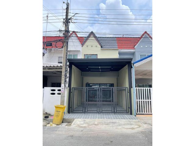 ทาวน์เฮ้าส์ 2 ชั้น หมู่บ้านรีเจนซี่ ห่างถนนหลักกาญจาภิเษก เพียง 500 เมตรใกล้สถานีรถไฟฟ้าคลองบางไผ่