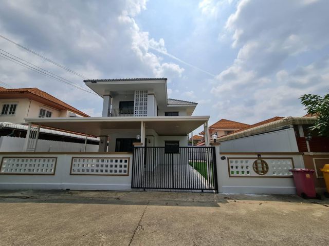 บ้านเดี่ยว 2 ชั้น หมู่บ้านเฟื่องสุข2  ใกล้โรงเรียนสารสาสน์วิเทศน์ บางบัวทอง