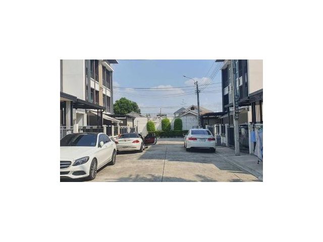 ให้เช่าทาวน์โฮม 3 ชั้น โครงการบ้านกลางเมือง โชคชัย 4 ลาดพร้าวซอย