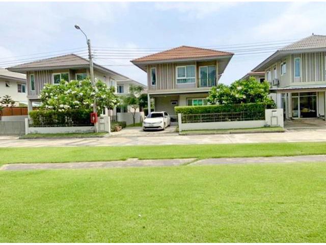 บ้านเดี่ยวสวนใหญ่ เช่า 52 ตรว.ม.เอแบค 1.6 กม. บางเสาธง  3นอน 170