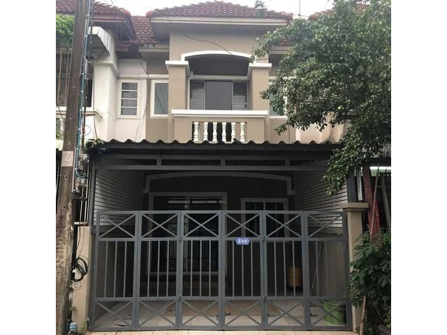 PML03 ให้เช่า ทาวน์เฮาส์ 2 ชั้น หมู่บ้านพรไพลิน5 ซอยอ่อนนุช 16 ถนนสุขุมวิท77 ใกล้รถไฟฟ้าBTSอ่อนนุช เดินทางสะดวก ไม่มีเฟอ