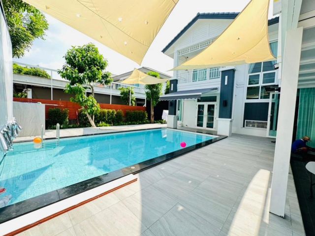 ขายบ้านสวย2 ชั้นพื้นที่ 150วาม4นอน4น้ำ1ห้องเเม่บ้านถนนจตุโชติ