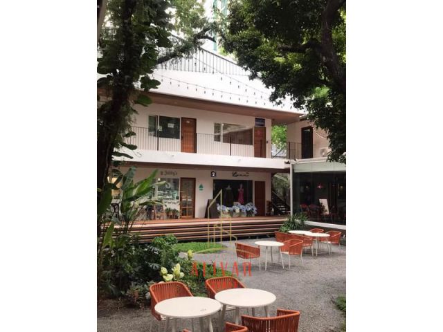 COMMERCIAL SPACE FOR RENT! AVAILABLE NOW! close Central chidlom