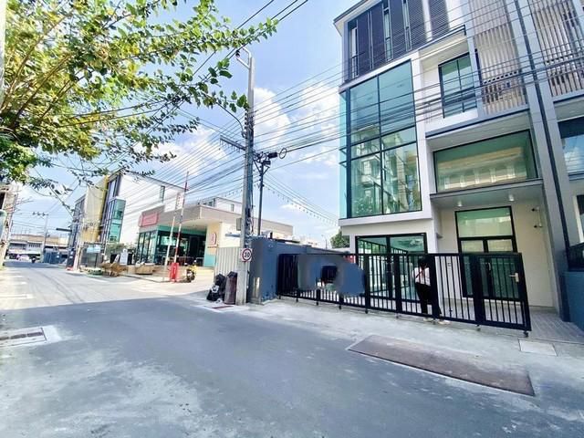 ให้เช่าโฮมออฟฟิศ 4 ชั้น ติดริมถนนซอยลาดพร้าว ใกล้บิกซีลาดพร้าว 1