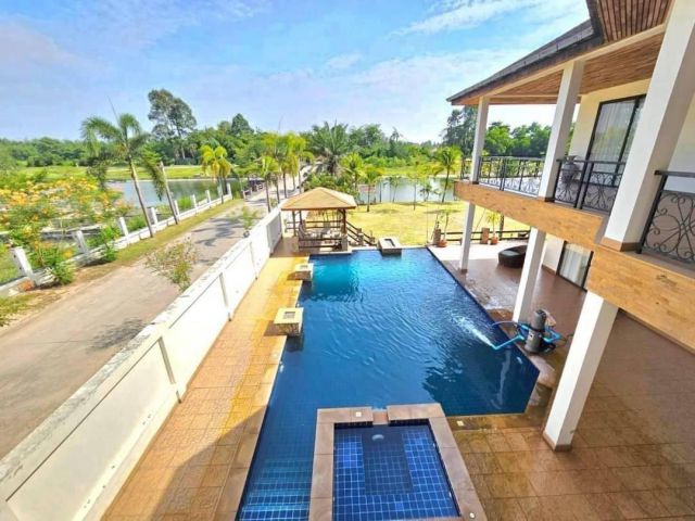 วิลล่าขนาดใหญ่สนามกอล์ฟฟินิกซ์ 1-1-98ไร่/22.5ล้าน ต.ห้วยใหญ่ อ.บางละมุง จ.ชลบุรี -