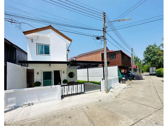 รีโนเวทใหม่ สไตล์ มินิมอล บ้านเอื้ออาทร สันกำแพง