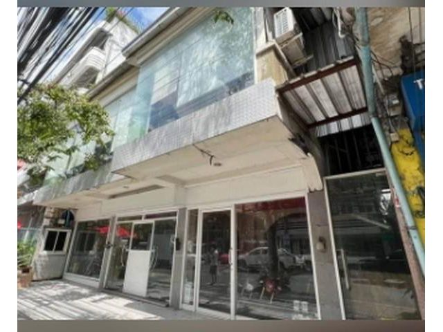 ให้เช่าอาคาร 2 ชั้น 3 คูหา 220 ตรม.เอกมัย 19 ใกล้อาคารจอดรถ ParkX