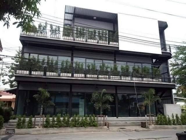 ให้เช่าอาคารพาณิชย์ 3 ชั้น ย่านสุทธิสาร ถนนรัชดาภิเษก ใกล้ MRT