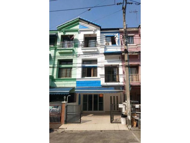ให้เช่าทาวน์โฮม 3 ชั้น 4 ห้องนอน บ้านกลางเมือง เหม่งจ๋าย –ลาดพร้า