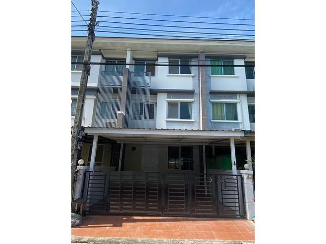 ขายหรือให้เช่าทาวโฮม 29 ตร.ว หมู่บ้านทาวน์พลัส ติดถนนเทพารักษ์
