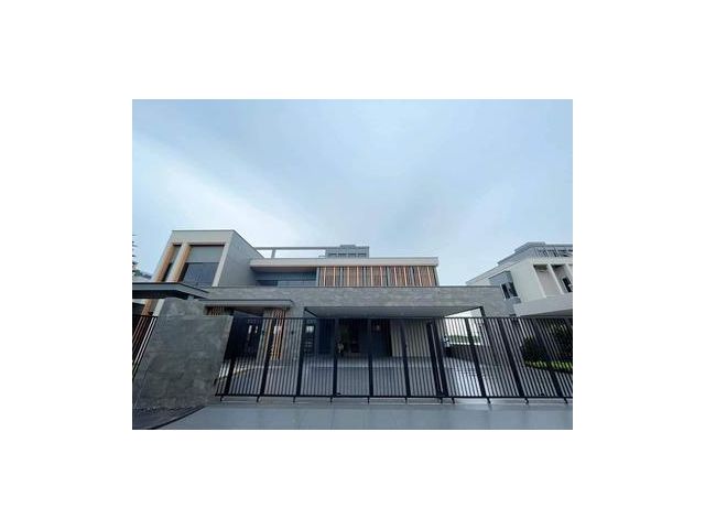 JJ256 ขาย บ้านเดี่ยว3ชั้น โครงการ lake legend บางนา-สุวรรณภูมิ
