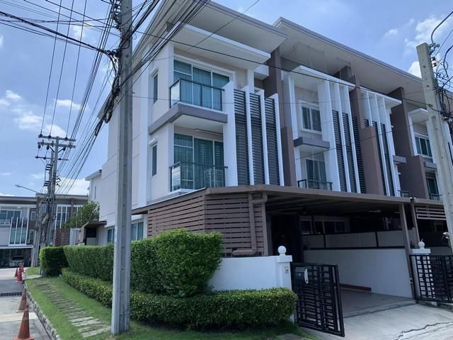 ขายทาวน์โฮม 3 ชั้น หลังมุม  ทาวน์ อเวนิว ซิกซ์ตี้ วิภาวดี 60