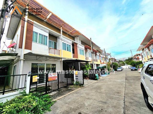 บ้านปริญ รามอินทรา-วัชรพล ทาวน์โฮม 2 ชั้น หลังริม 24.1 ตร.ว. มีพื้นที่ด้านข้าง + ต่อเติมด้านหน้าเพิ่มพื้นที่ใช้สอย