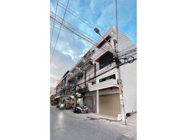 ขายอาคารพาณิชย์บ้านสวน 3.5 ชั้น 17 ตรว. ซอยบ้านสวน-สุขุมวิท 36 หลังการปะปา เมืองชลบุรี