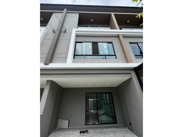 ให้เช่าทาวน์โฮม3 ชั้นโครงการ Premium Place พหลโยธิน-รามอินทรา