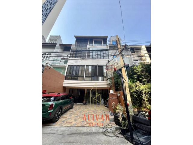 4-storey commercial building for rent,Ploenchit area,near BTS