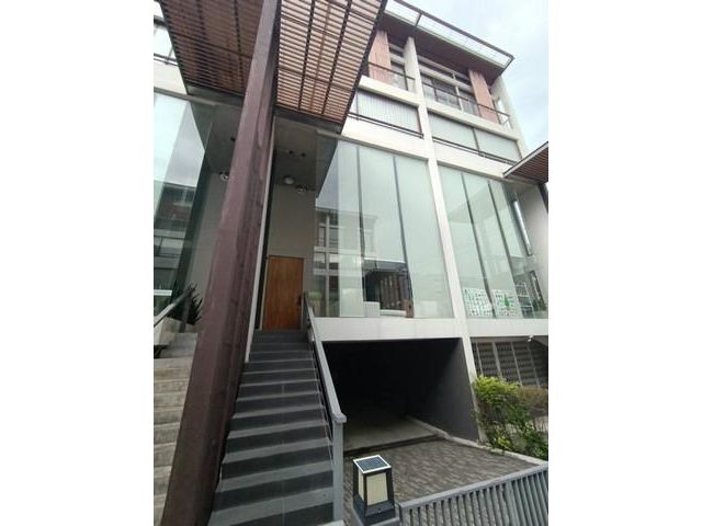 ให้เช่าโฮมออฟฟิศ 4.5 ชั้น Oasis Loft สุขุมวิท 64 ใกล้ BTSปุณณวิถ