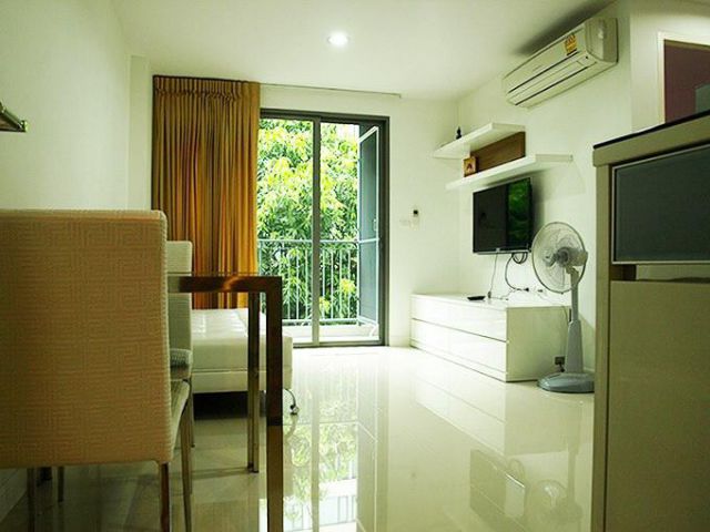 Condo for rent  large bedroom  40 sqm fully furnished  ready to move in, 1 year contract near BTS Sanam Pao