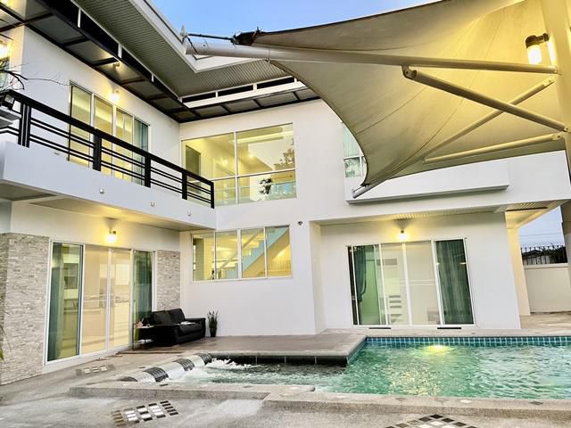 ขาย POOL VILLA สระ5สี 3นอน 4น้ำ 98 ตรว.ท่าเรือยอร์ช Ocean Marina