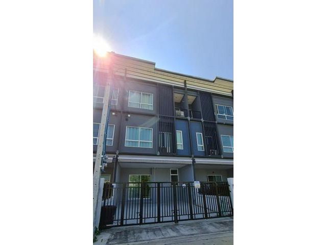 ให้เช่าทาวน์โฮม 3 ชั้น 4 นอน สัมมากร อเวนิว สุวรรณภูมิ ถนนพัฒนาชน