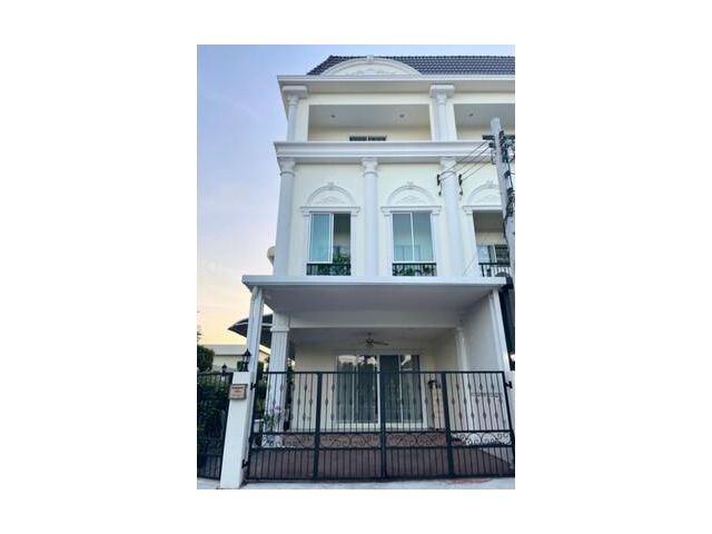 หมู่บ้าน เดอะ เวลลิงตัน ทาวน์โฮม ศรีนครินท