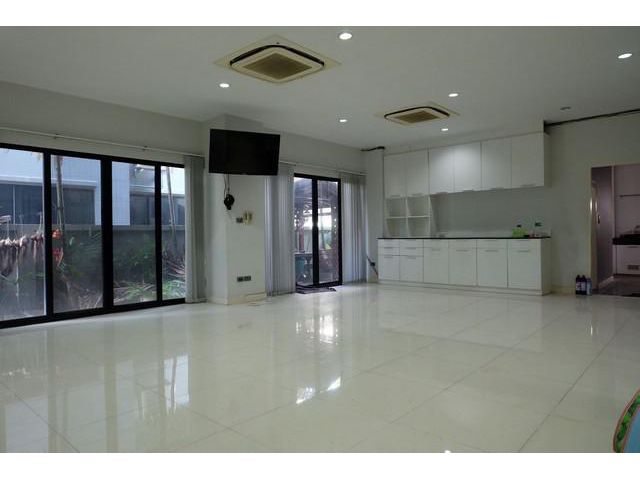 ขายโฮมออฟฟิศ 4.5ชั้น 940ตรม.Style Modern ศรีนครินทร์15 ใกล้มอเตอร