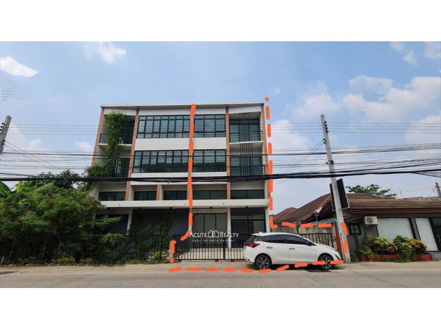 ขายทาวน์เฮาส์ 3 ชั้น ริมถนนซอยบางรักน้อย 16