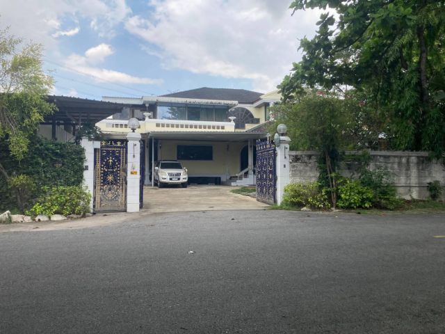 ขายที่ดินพร้อมบ้านและธุรกิจ ซอยตรงข้ามเมกาบางนา