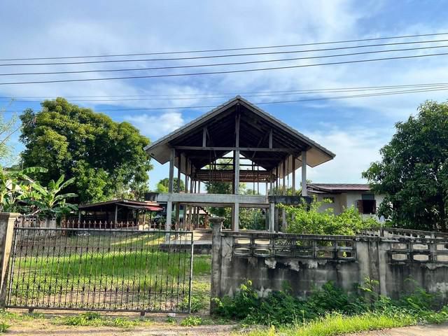 ขายที่ดินแปลงสวยพร้อมบ้าน  พร้อมโครงบ้านเเถมไม้สัก