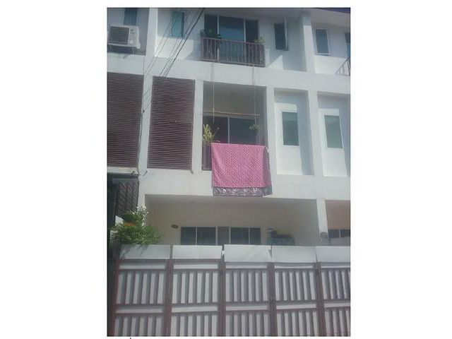 ขายบ้านทาวน์เฮ้าส์ 3 ชั้น 2 คูหา ซอยรามอินทรา 39 แยก 14