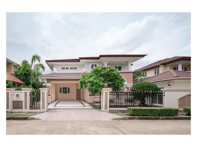 ขายด่วน / บ้านหลังใหญ่ในหมู่บ้านลดาวัลย์พุทธมณฑลสาย2 รีโนเวทใหม่ สวยพร้อมอยู่ เจ้าของขายเอง